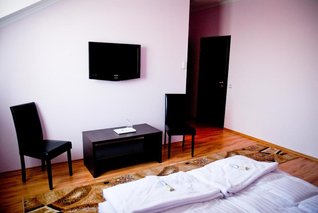 Pazonyi Fogado Es Etterem Otel Nyírpazony Oda fotoğraf