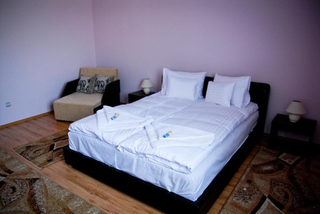 Pazonyi Fogado Es Etterem Otel Nyírpazony Oda fotoğraf