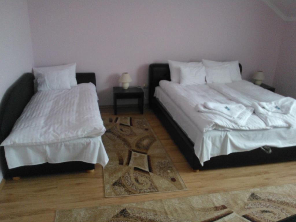 Pazonyi Fogado Es Etterem Otel Nyírpazony Oda fotoğraf