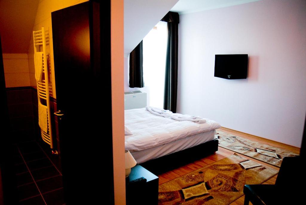 Pazonyi Fogado Es Etterem Otel Nyírpazony Oda fotoğraf
